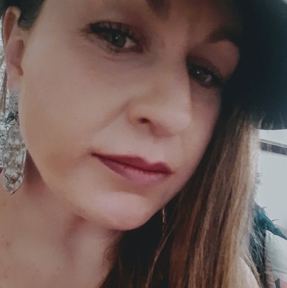 Meet your Posher, Kristen - Picture 1 of 1